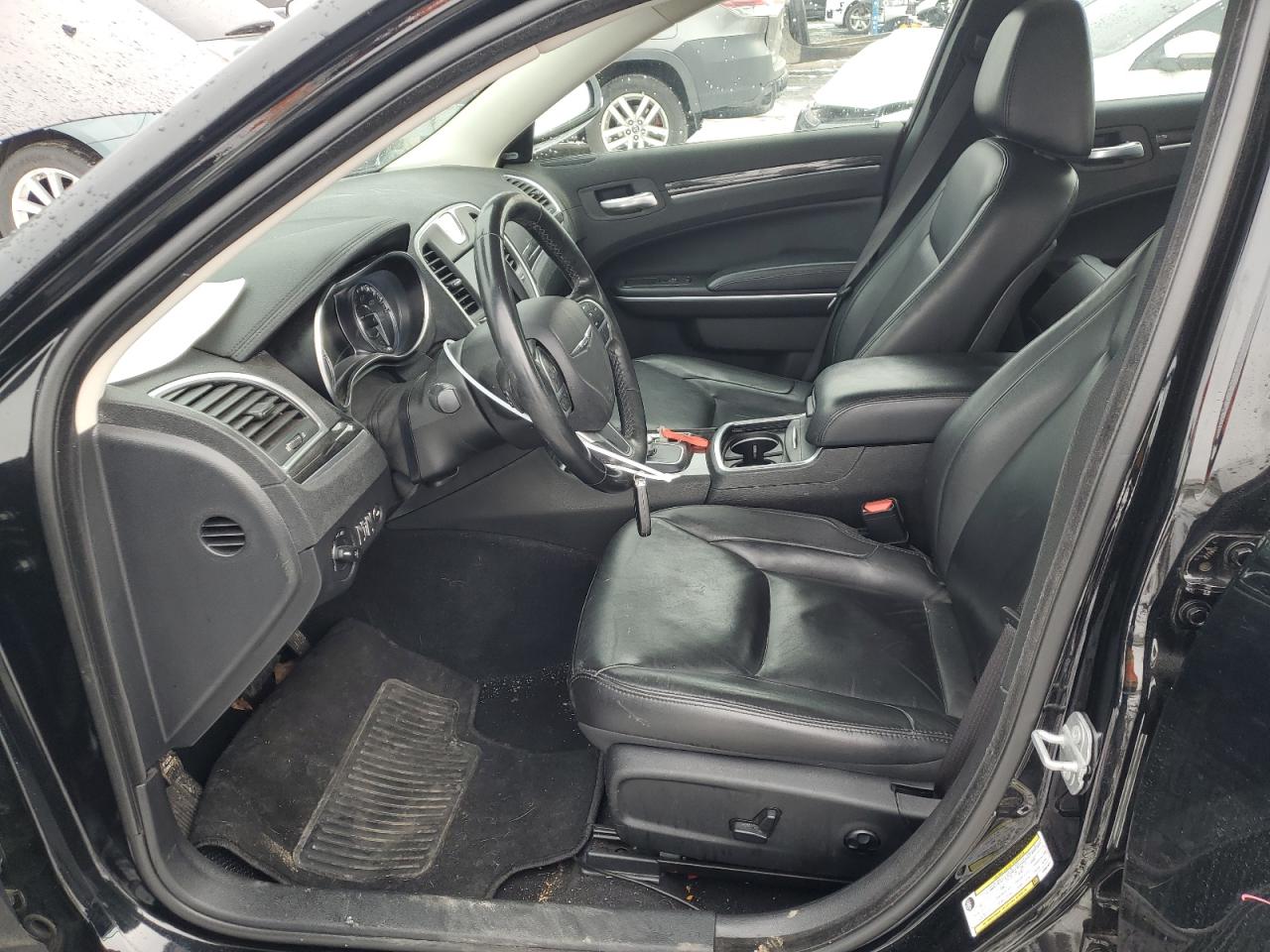2019 Chrysler 300 - Image 7