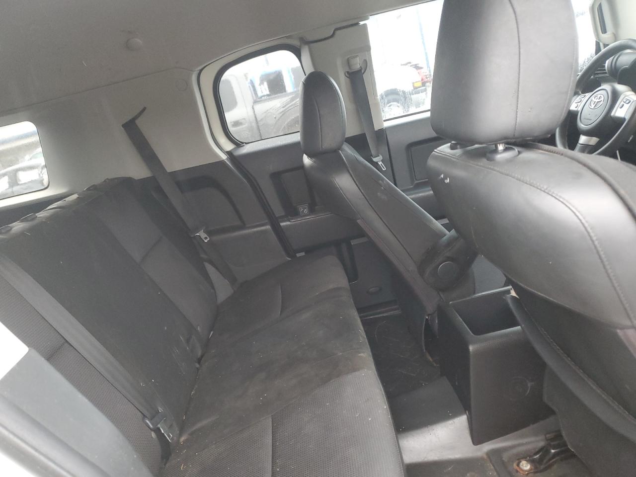 2012 Toyota FJ Cruiser - Image 11