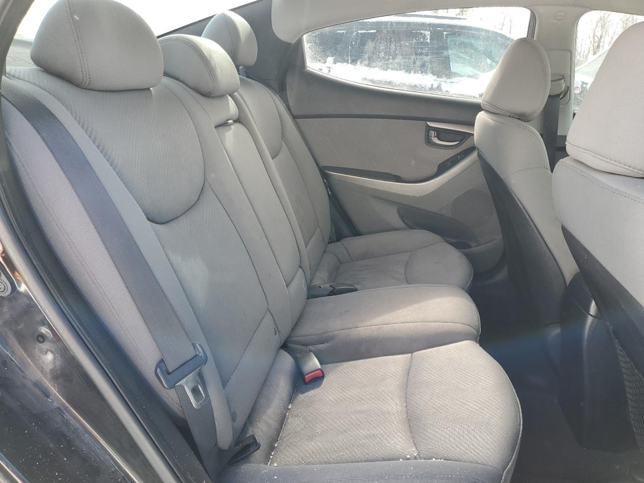 2012 Hyundai Elantra - Image 10