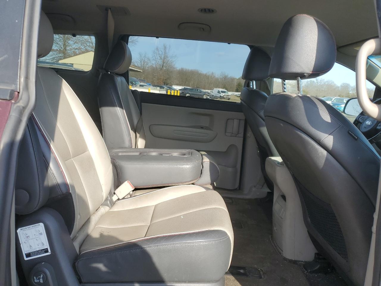 2017 Kia Sedona - Image 11