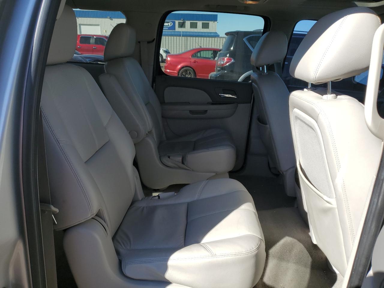 2011 Chevrolet Suburban - Image 12