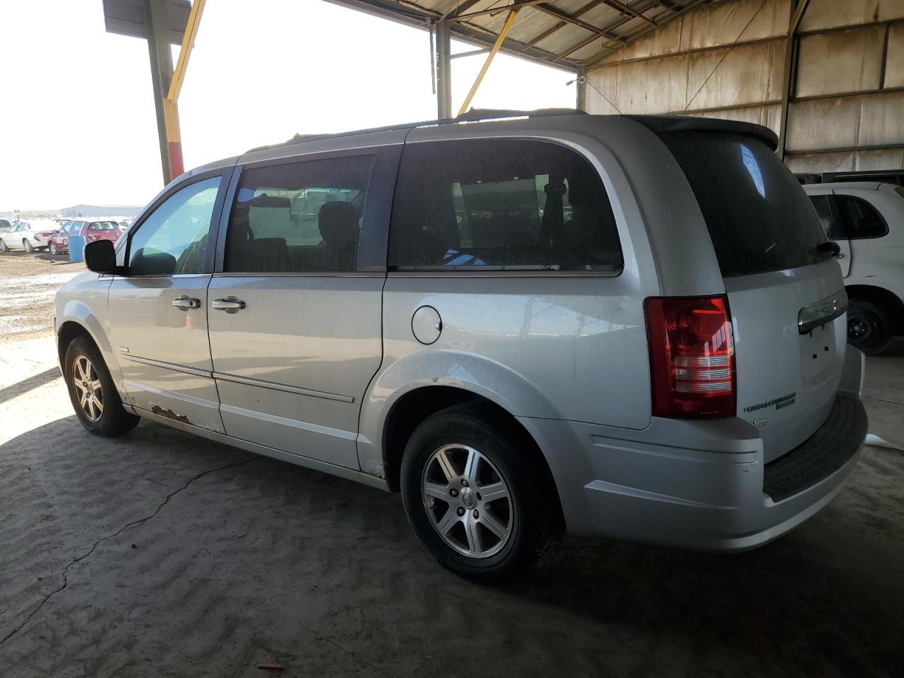 2008 Chrysler Town & Country - Image 2