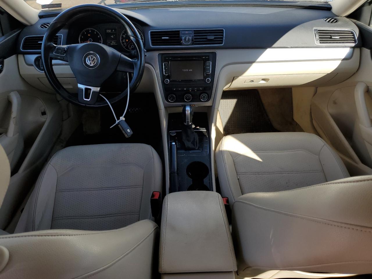 2015 Volkswagen Passat - Image 8