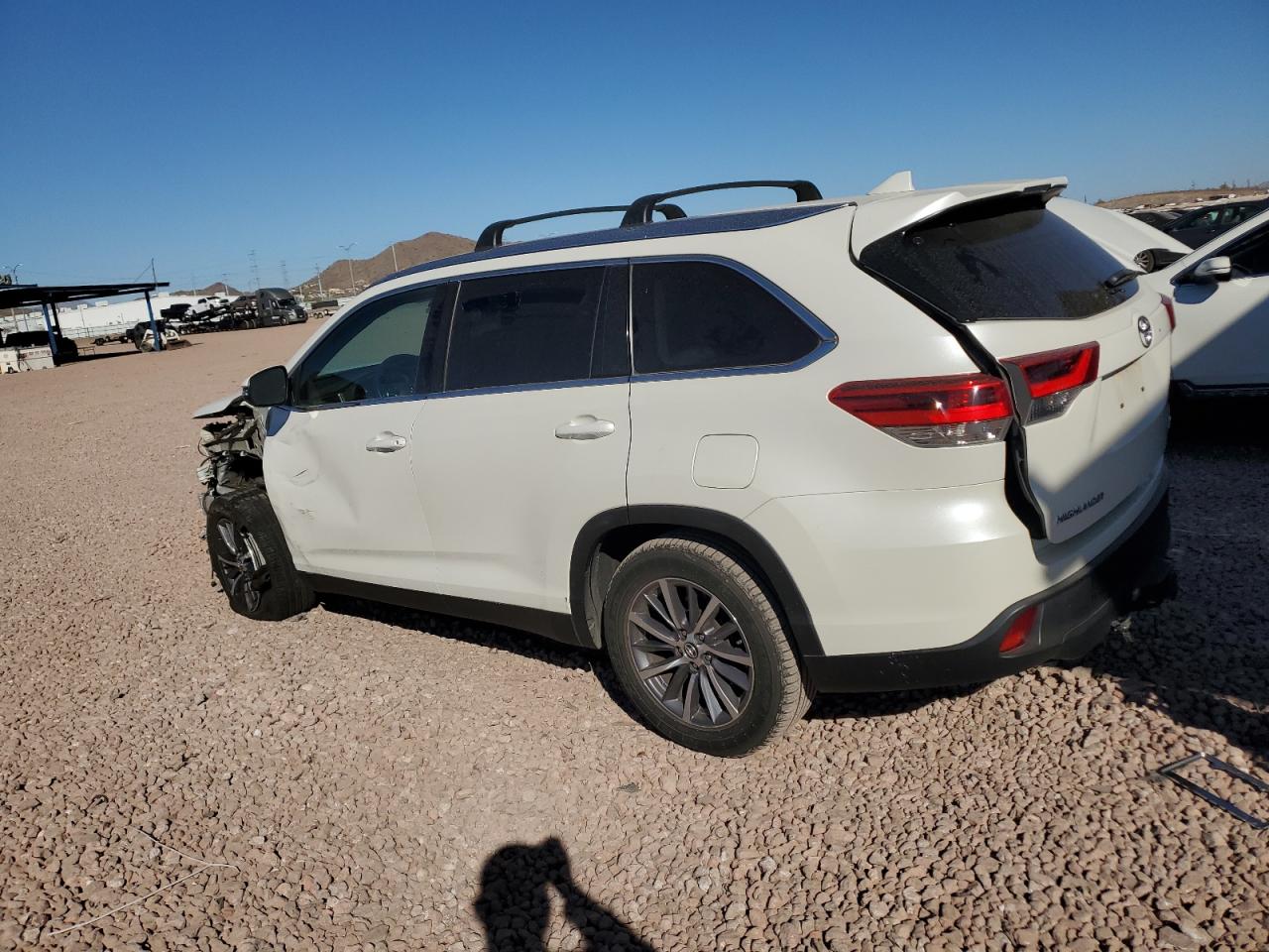 2019 Toyota Highlander - Image 2
