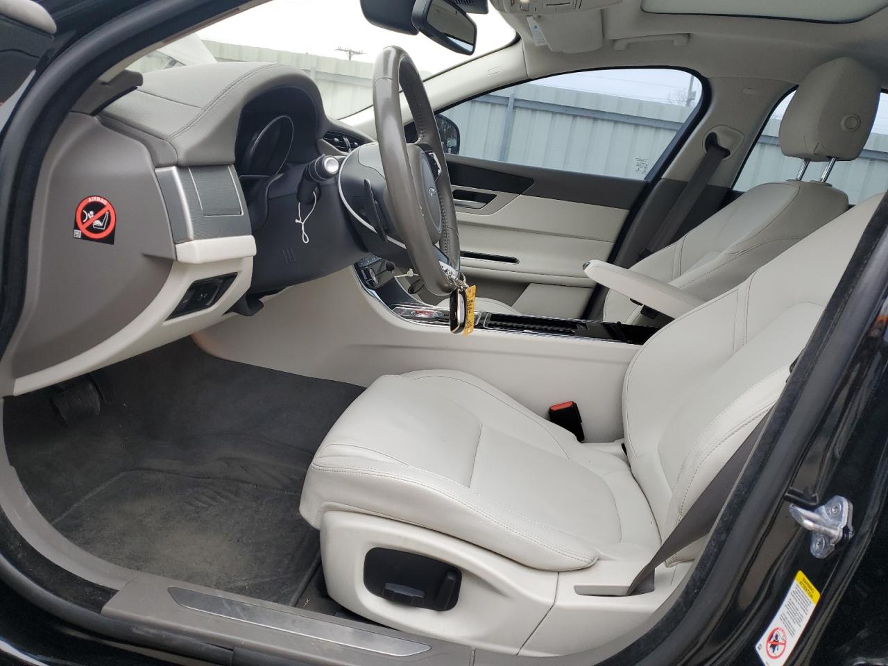 2016 Jaguar XF - Image 7