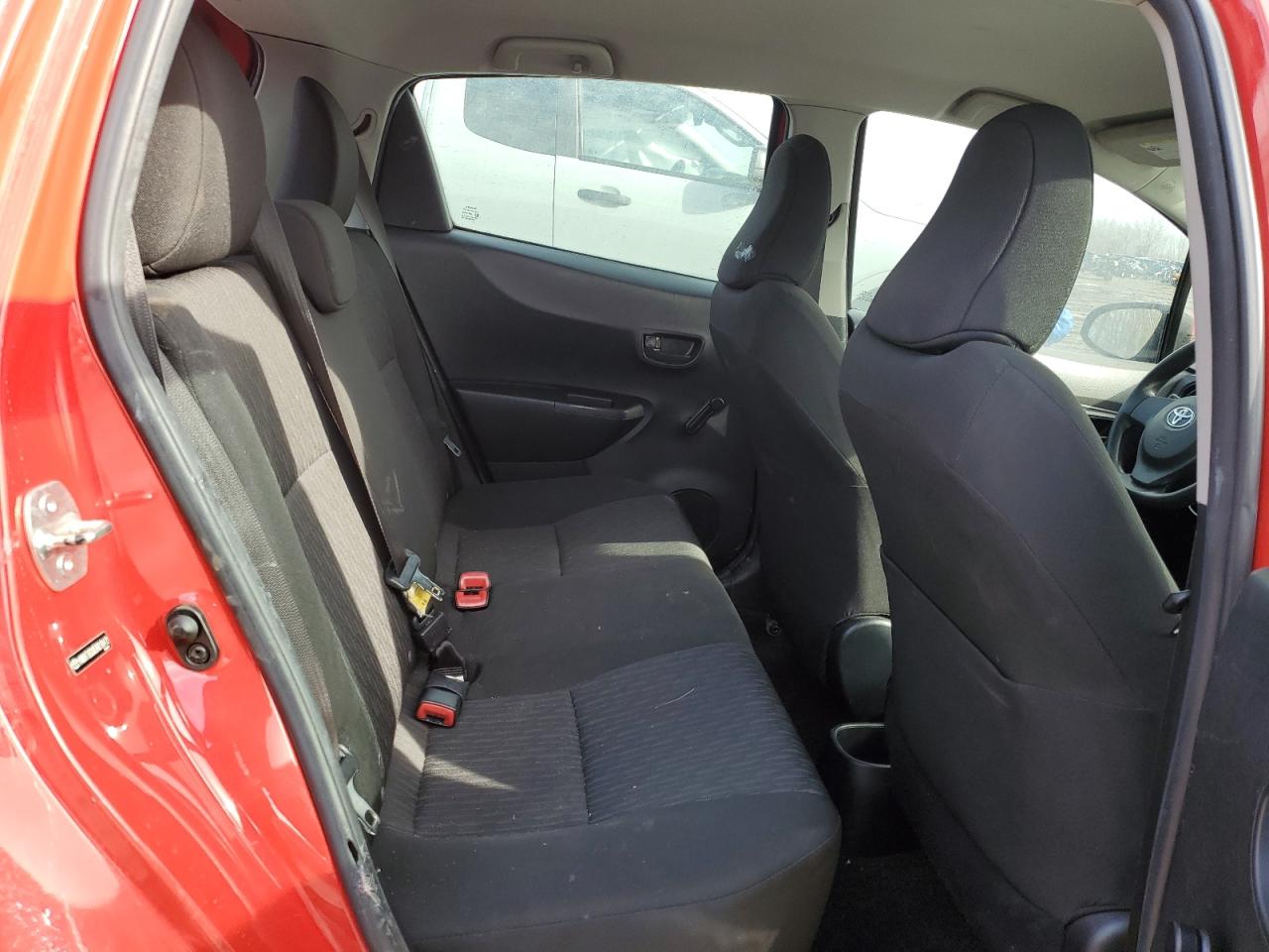 2014 Toyota Yaris - Image 10