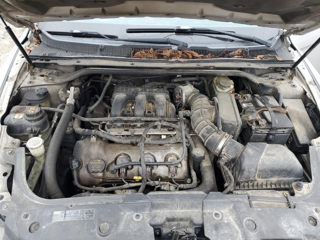 2010 Ford Taurus - Image 12
