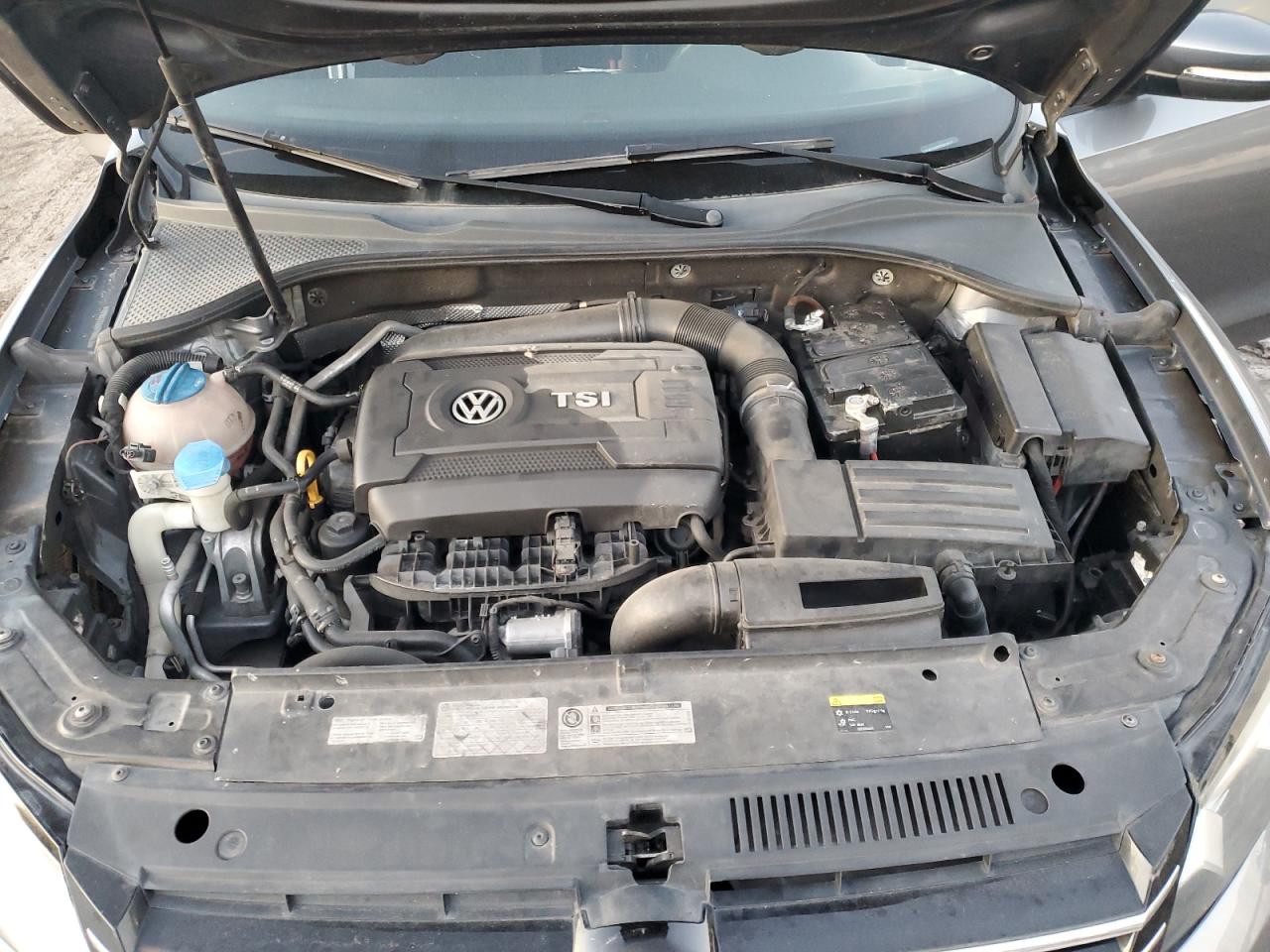 2015 Volkswagen Passat - Image 11
