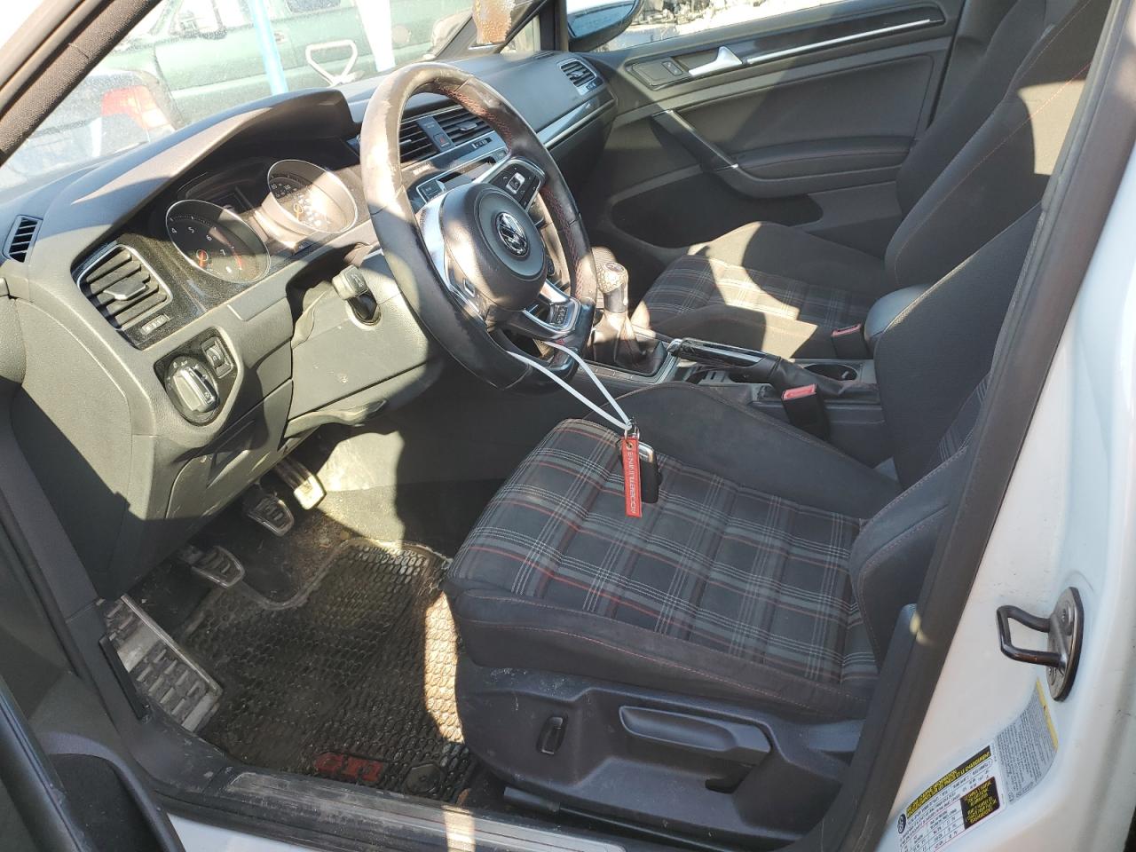 2015 Volkswagen GTI - Image 7