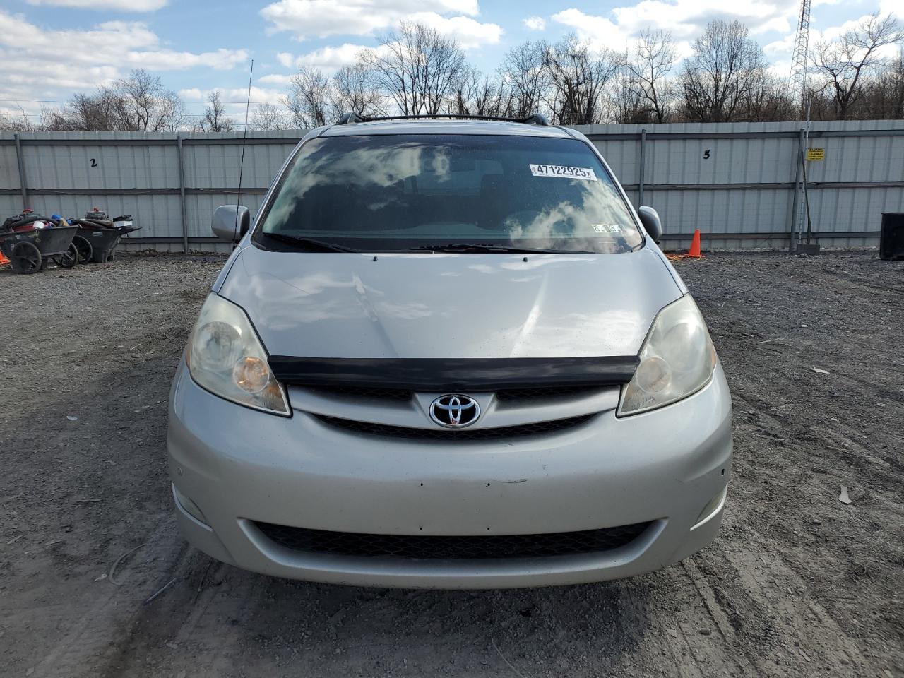 2010 Toyota Sienna - Image 5