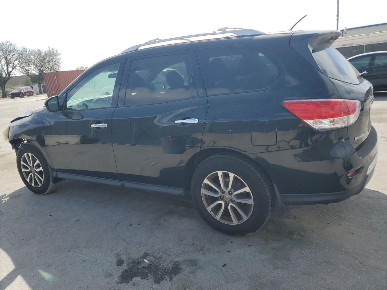 2015 Nissan Pathfinder - Image 2