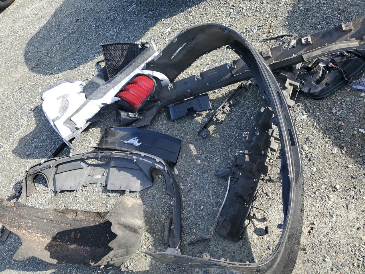 2018 Ford Mustang - Image 12