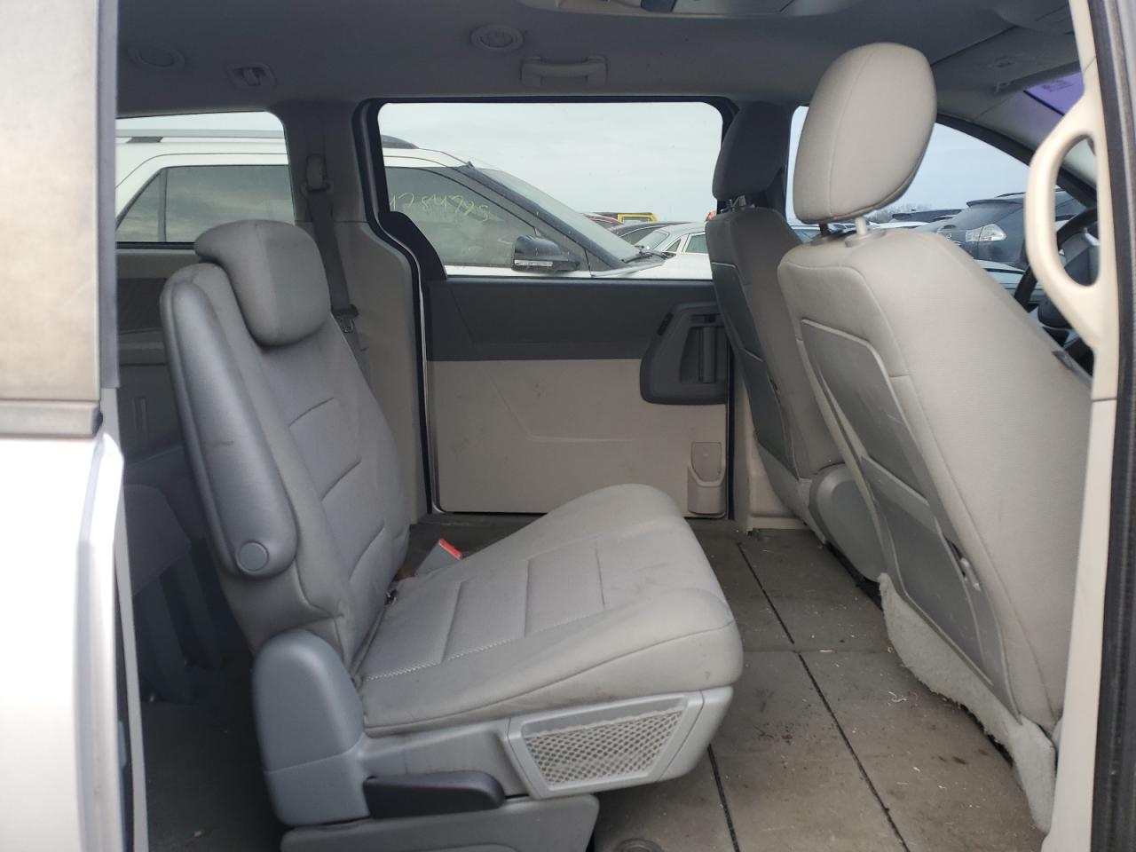 2008 Dodge Caravan - Image 11