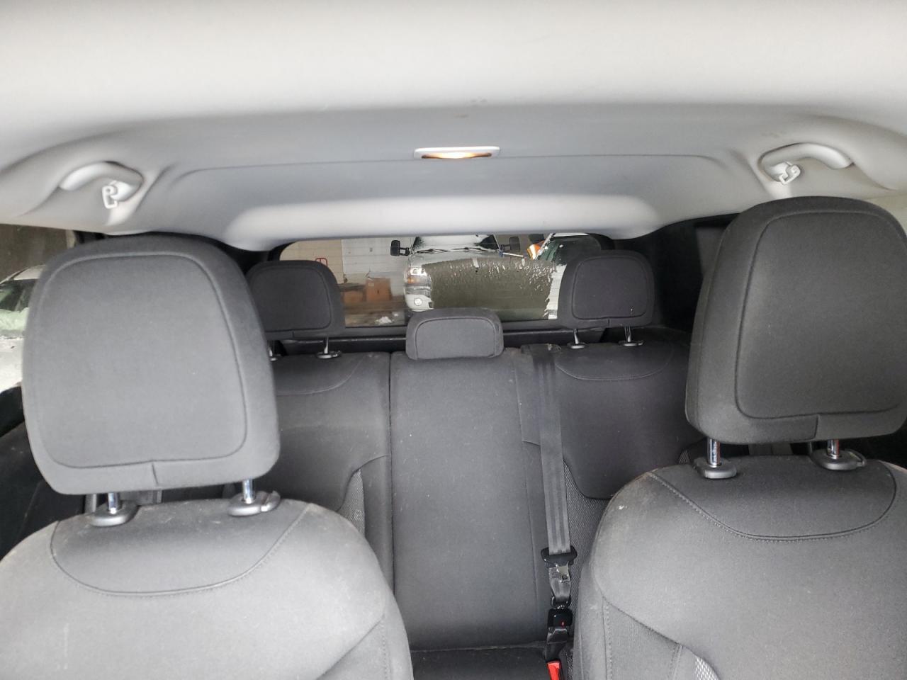 2017 Jeep Renegade - Image 10