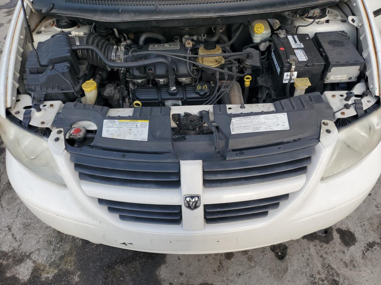 2005 Dodge Caravan - Image 12