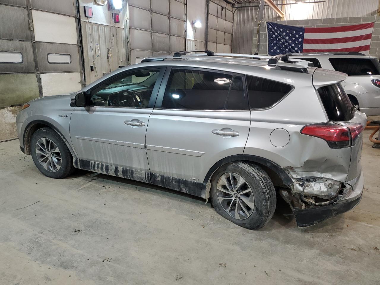 2016 Toyota RAV 4 - Image 2