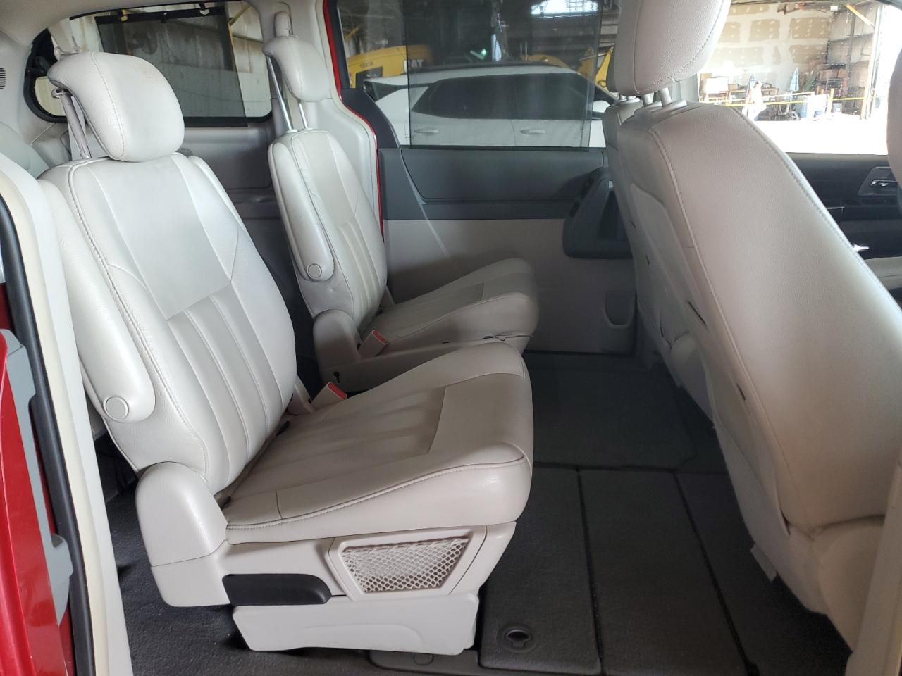 2008 Chrysler Town & Country - Image 11