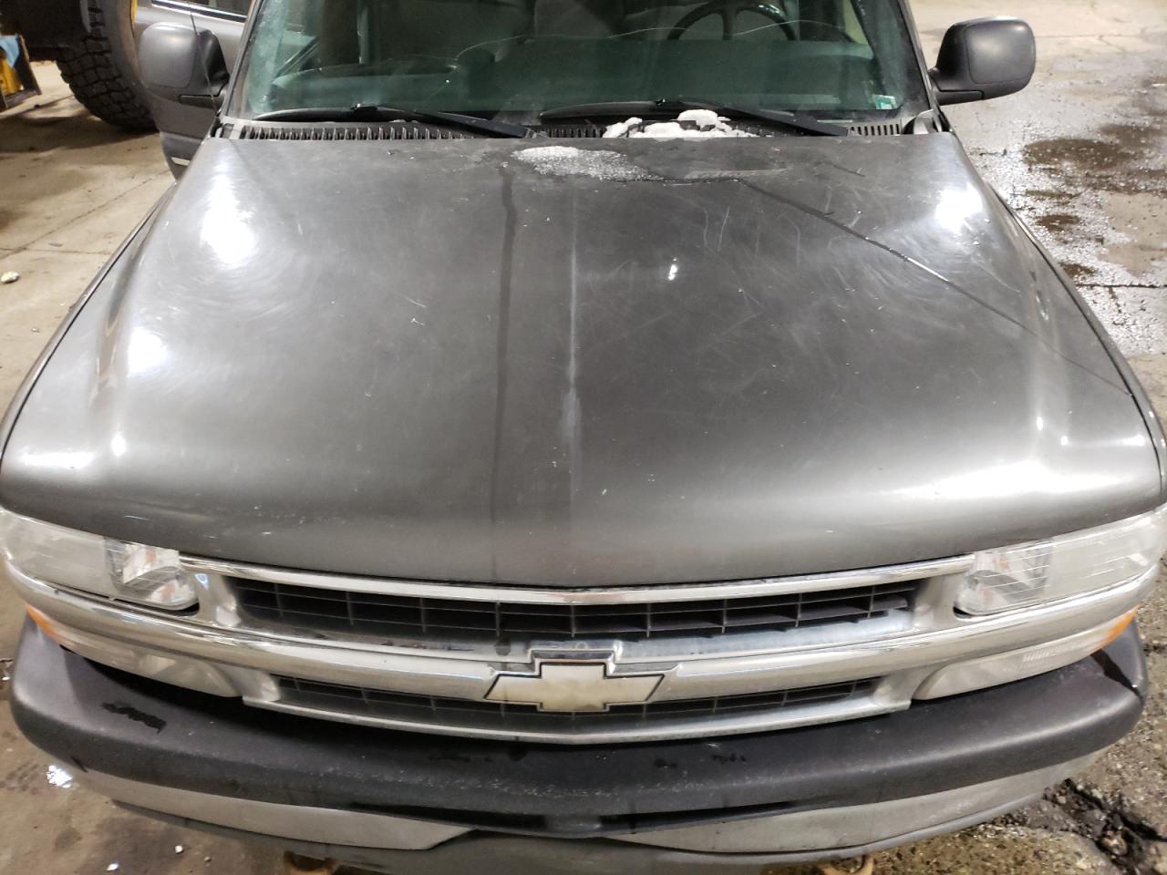 2001 Chevrolet Suburban - Image 12