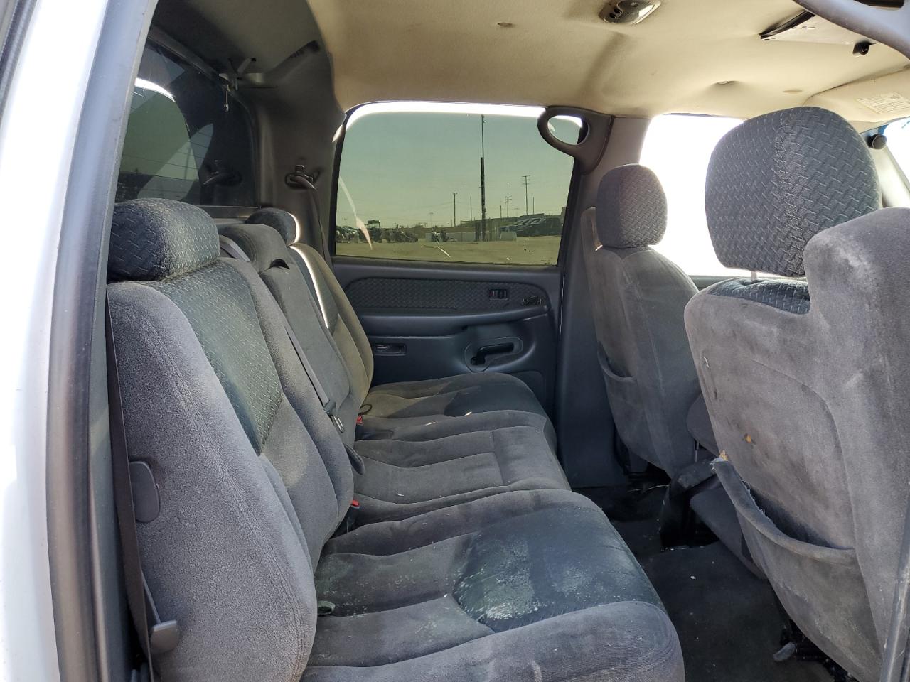 2004 Chevrolet Avalanche - Image 10