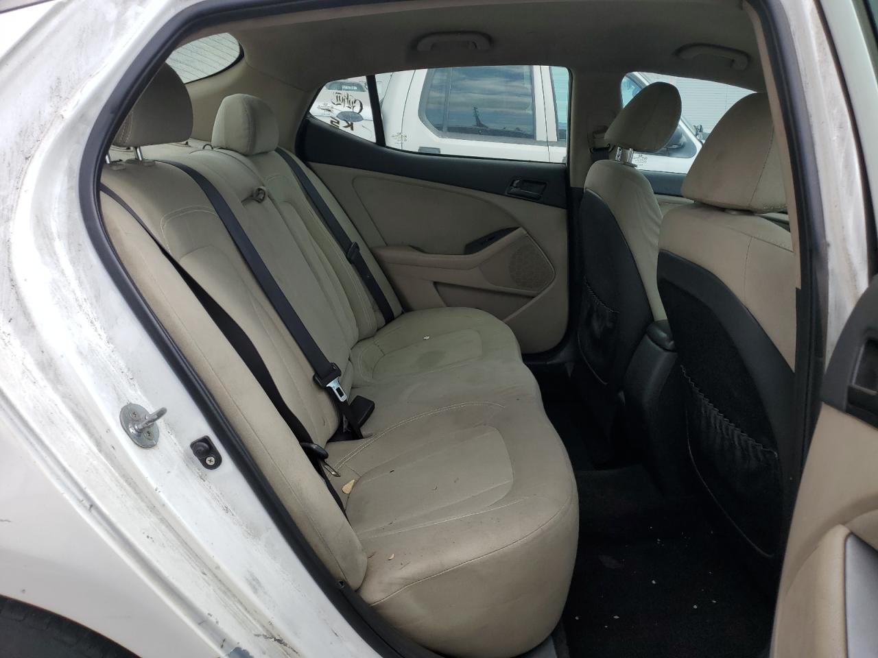 2011 Kia Optima - Image 10