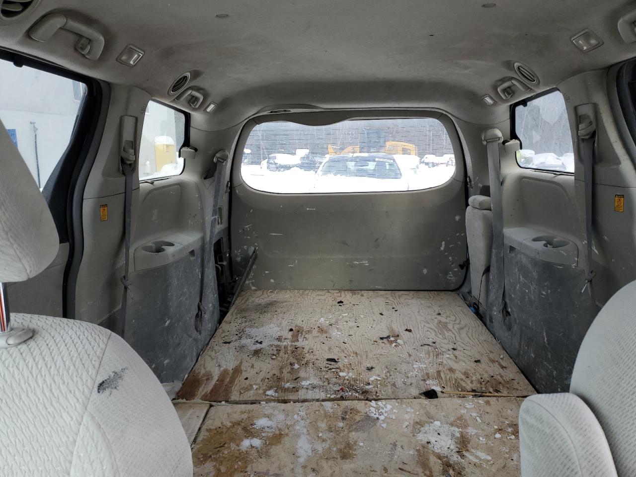 2011 Toyota Sienna - Image 10
