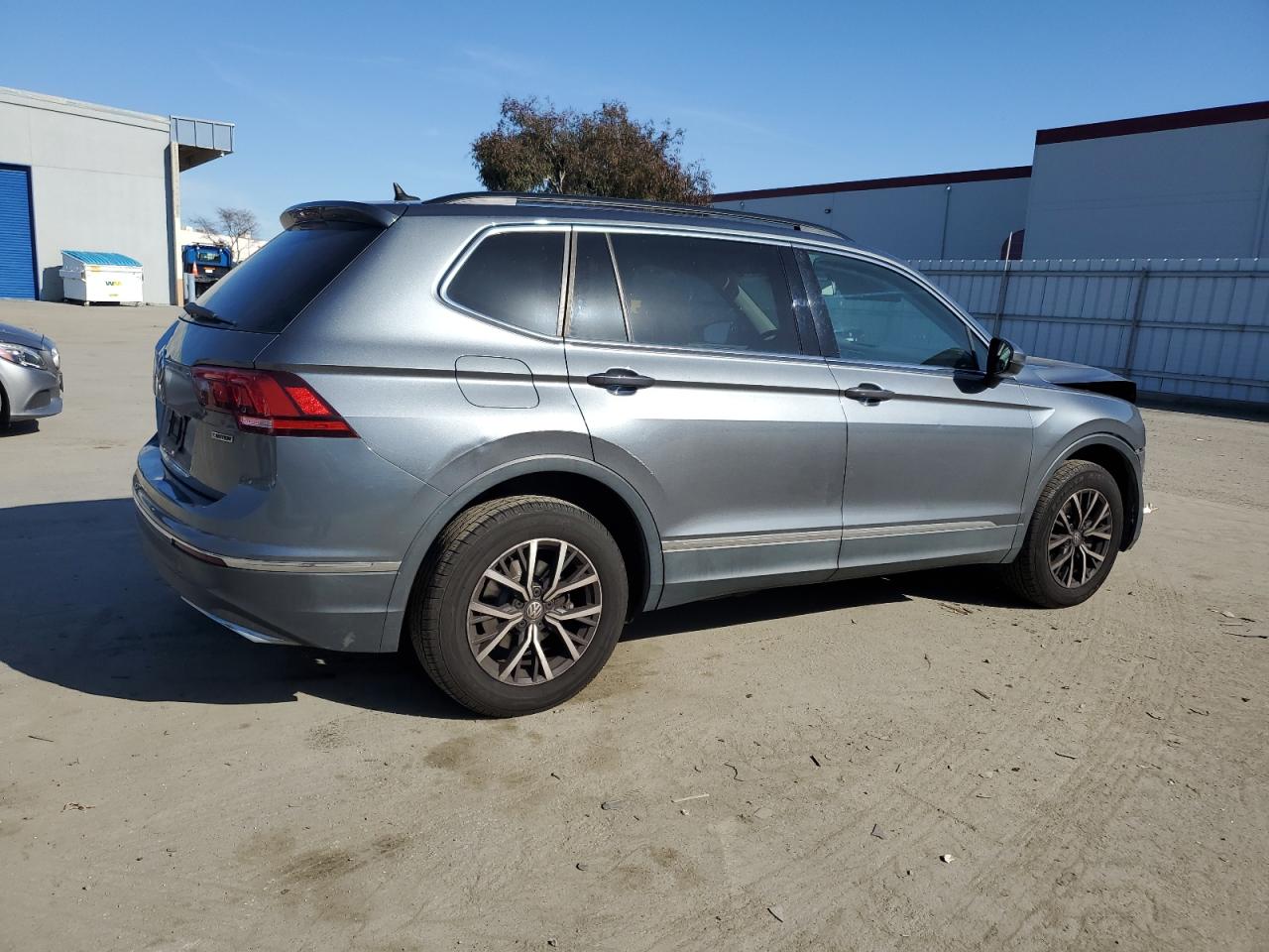 2020 Volkswagen Tiguan - Image 3