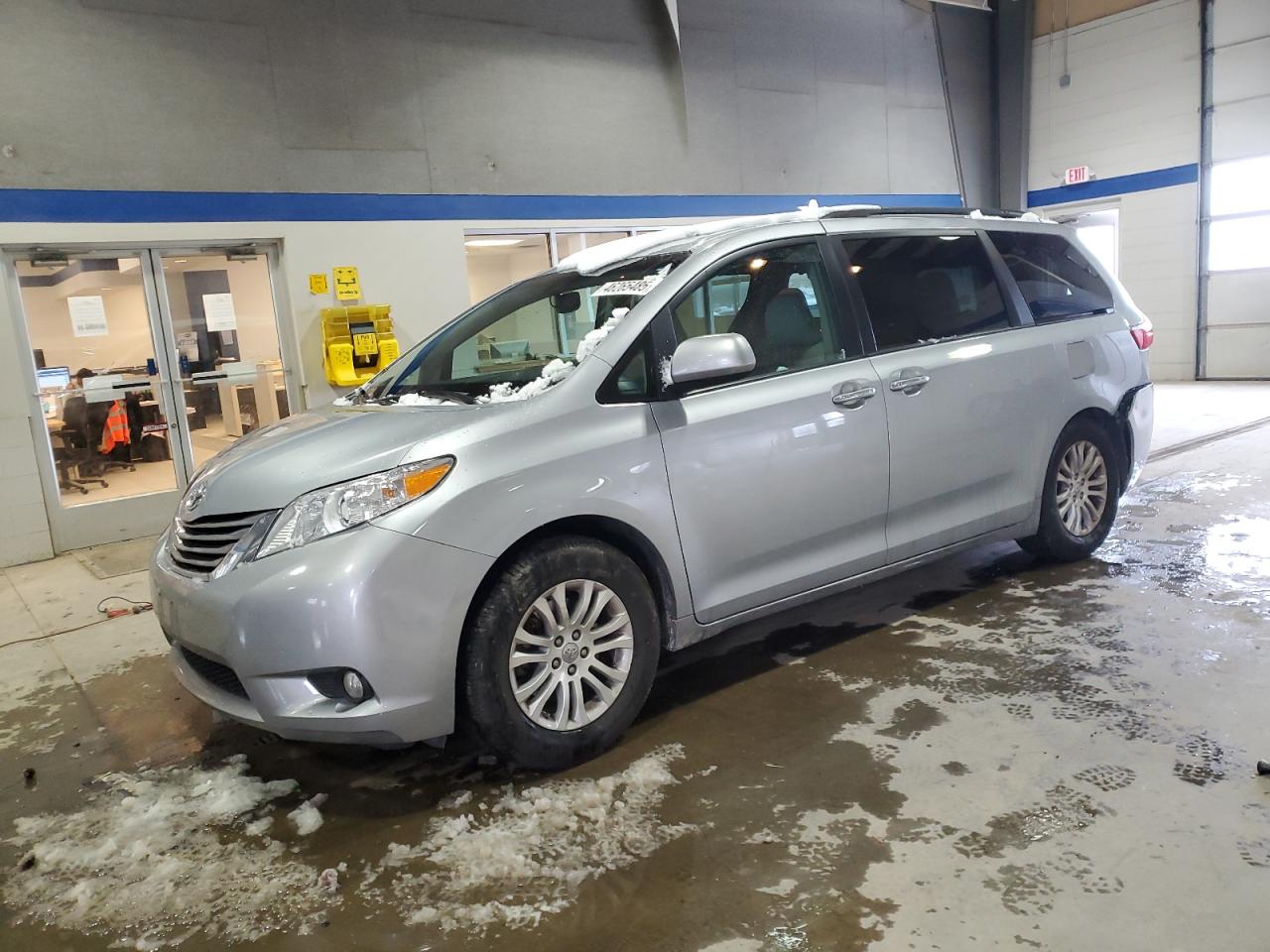 2017 Toyota Sienna - Image 1