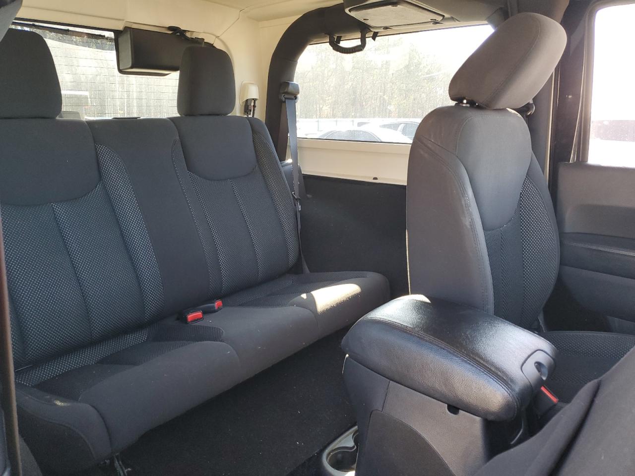 2016 Jeep Wrangler - Image 11