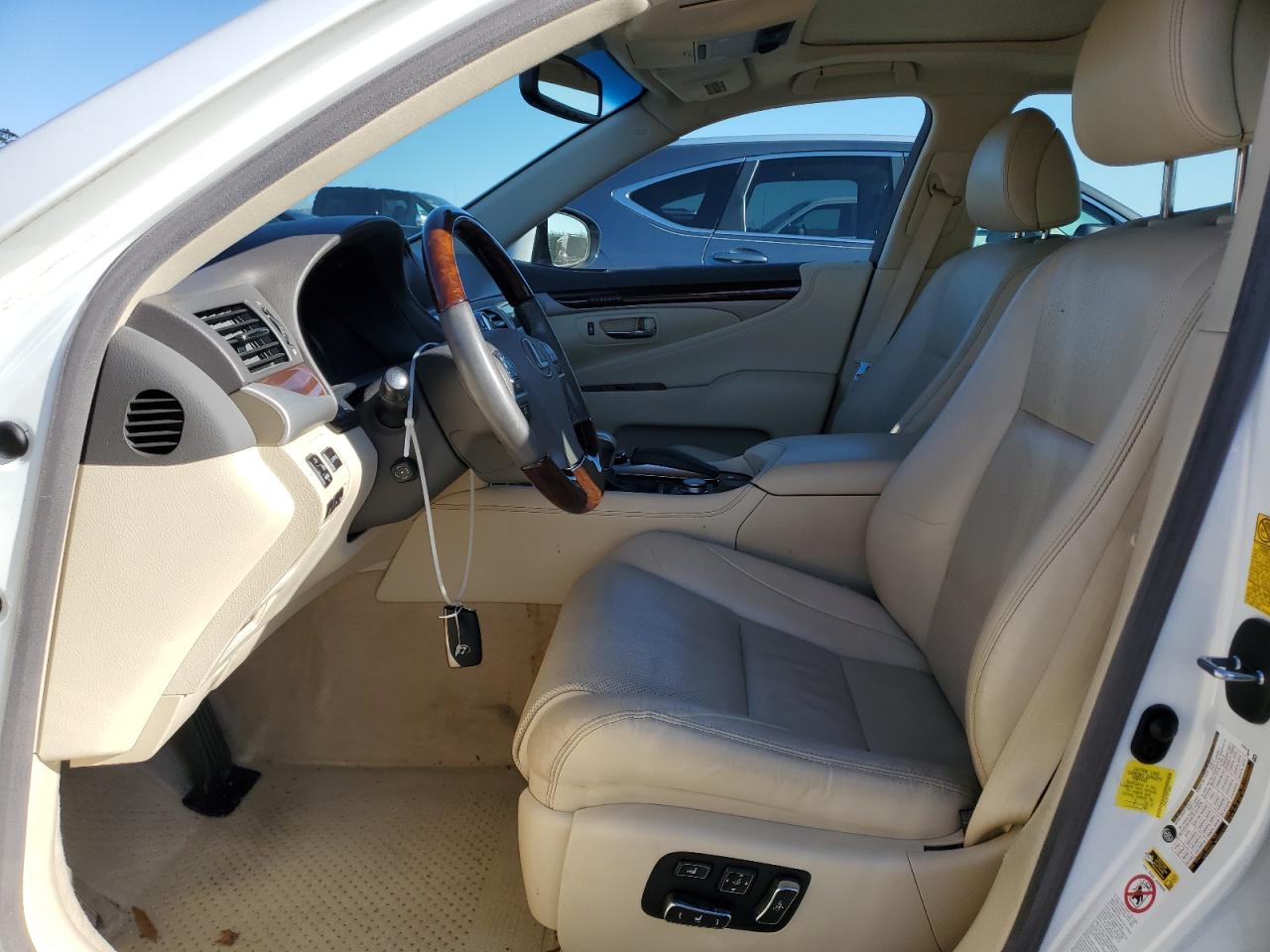 2014 Lexus LS - Image 7
