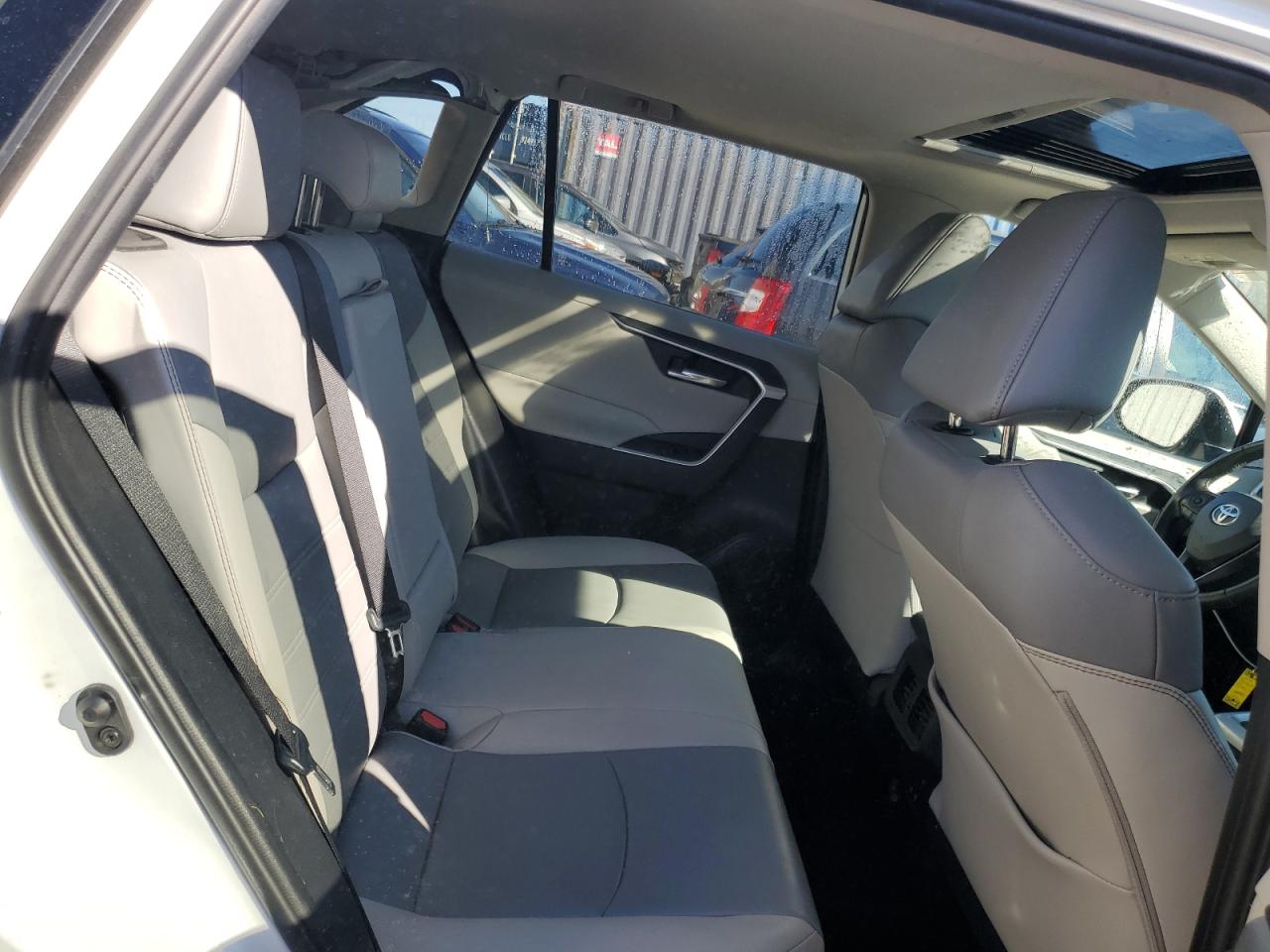 2019 Toyota RAV 4 - Image 11