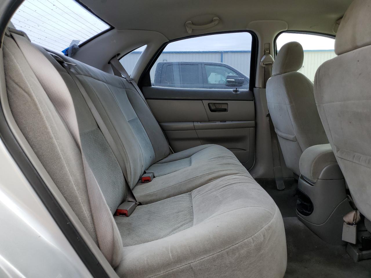 2004 Ford Taurus - Image 10