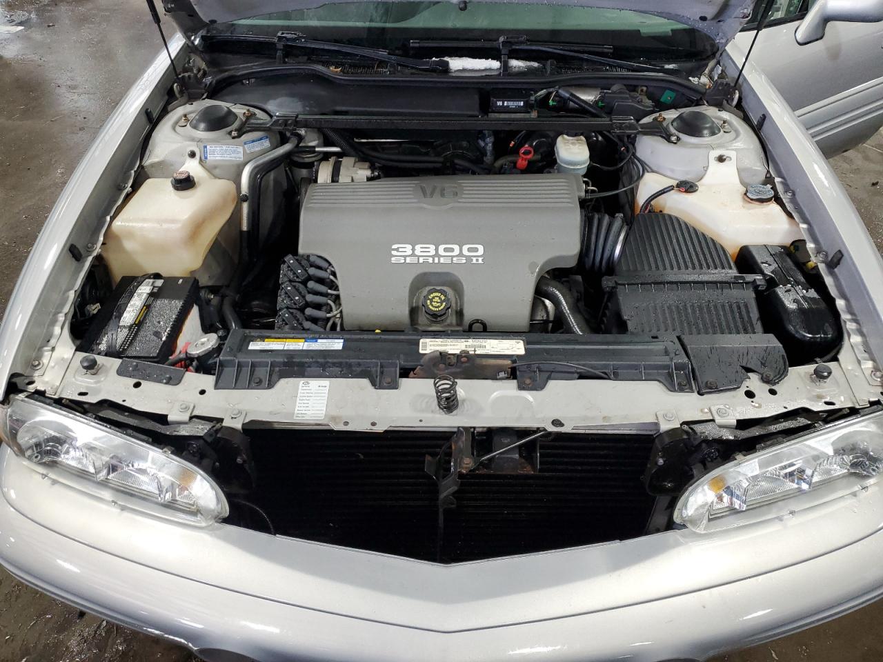 1998 Pontiac Bonneville - Image 11