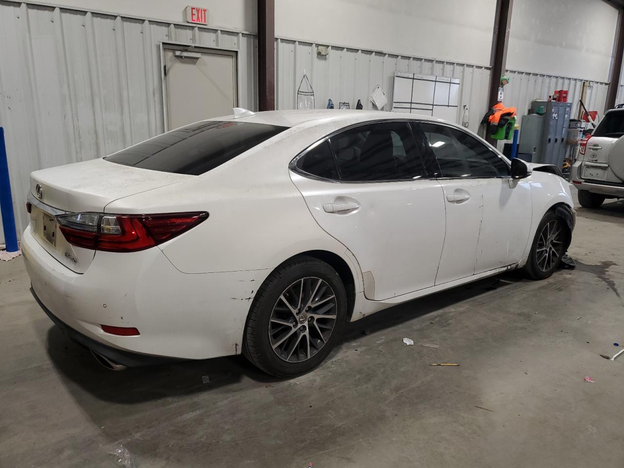 2016 Lexus ES - Image 3