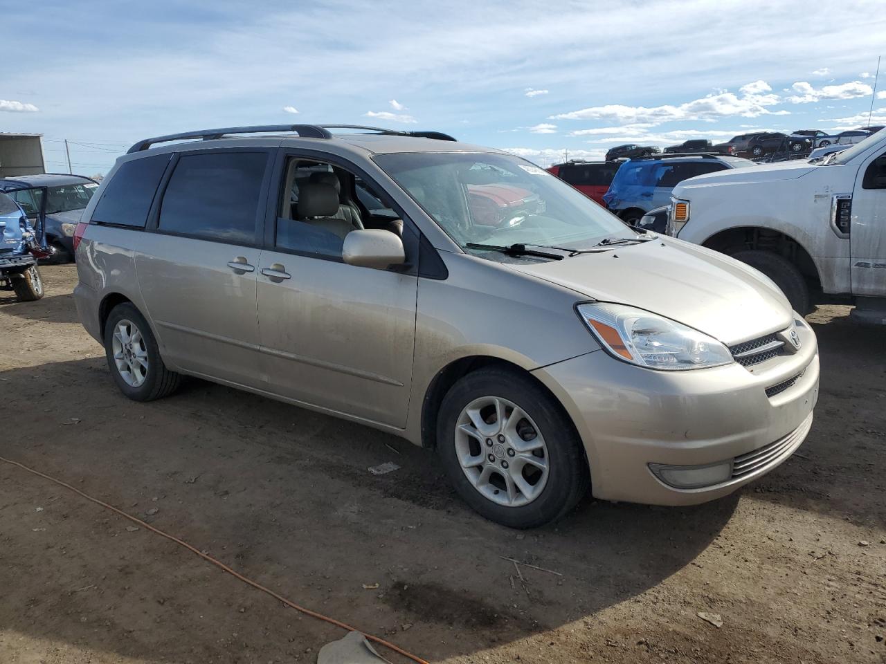 2004 Toyota Sienna - Image 4