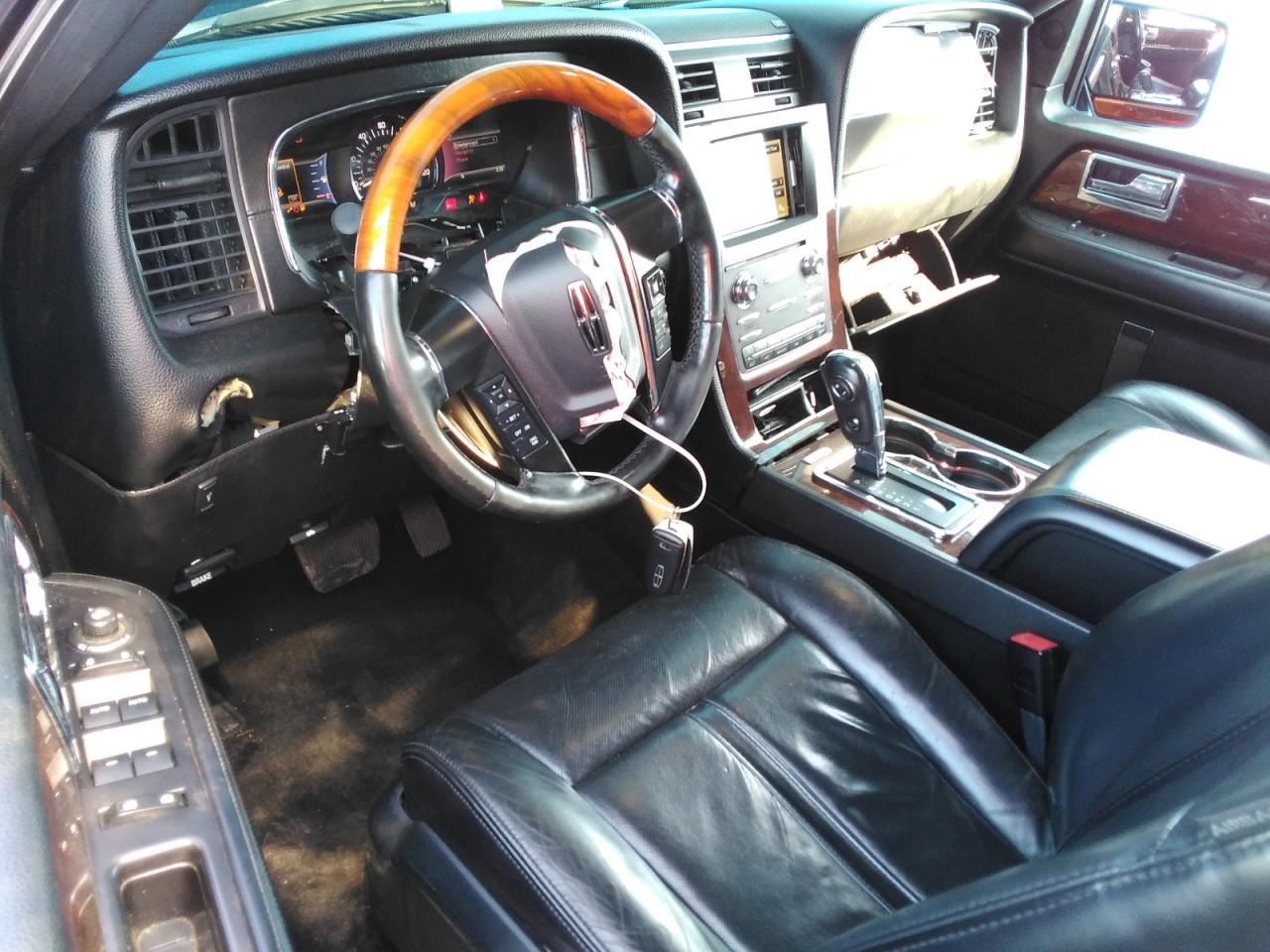 2016 Lincoln Navigator - Image 8
