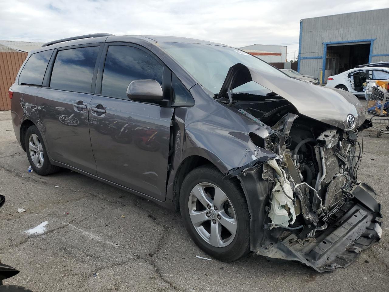 2017 Toyota Sienna - Image 4