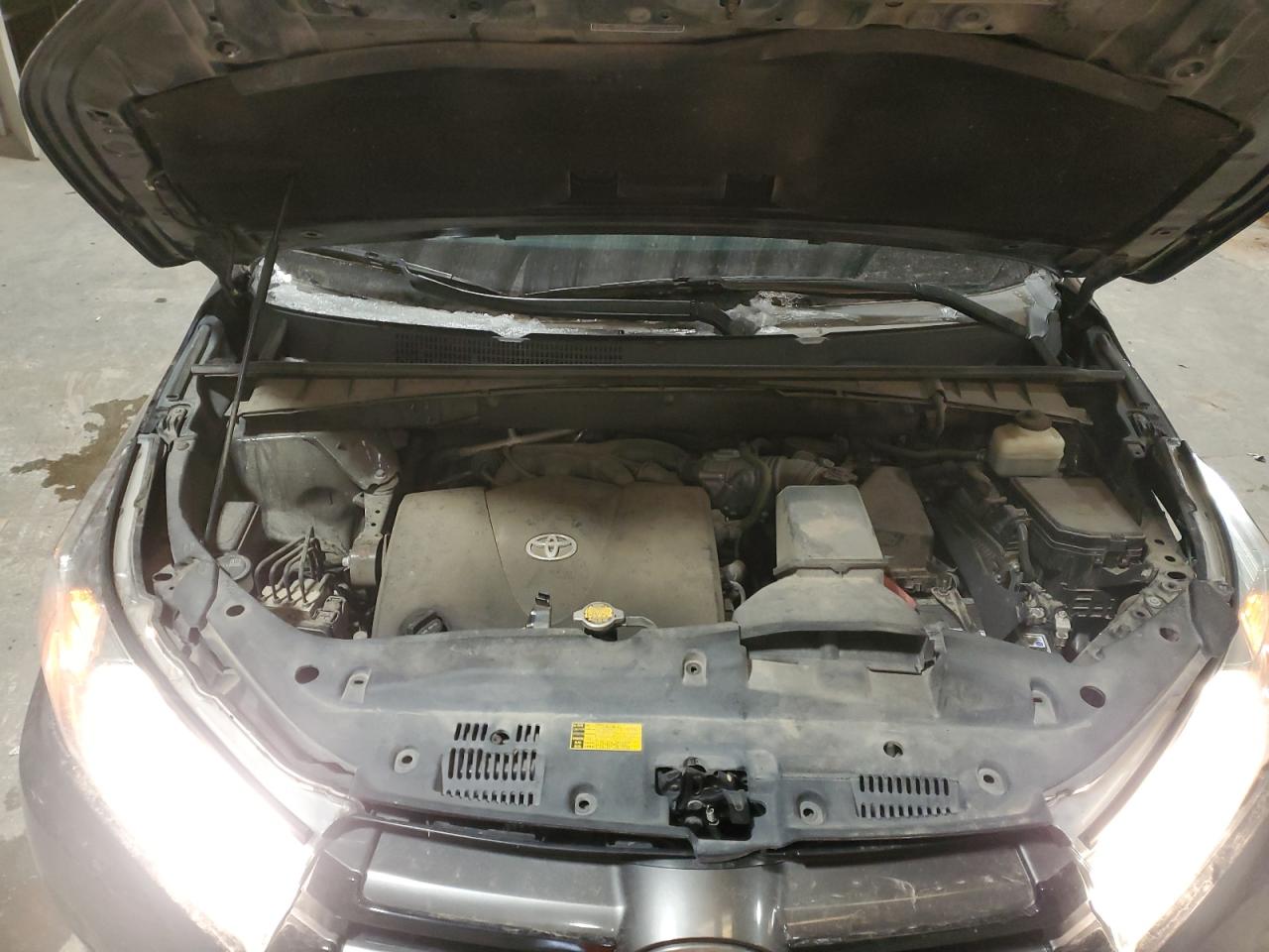 2017 Toyota Highlander - Image 11