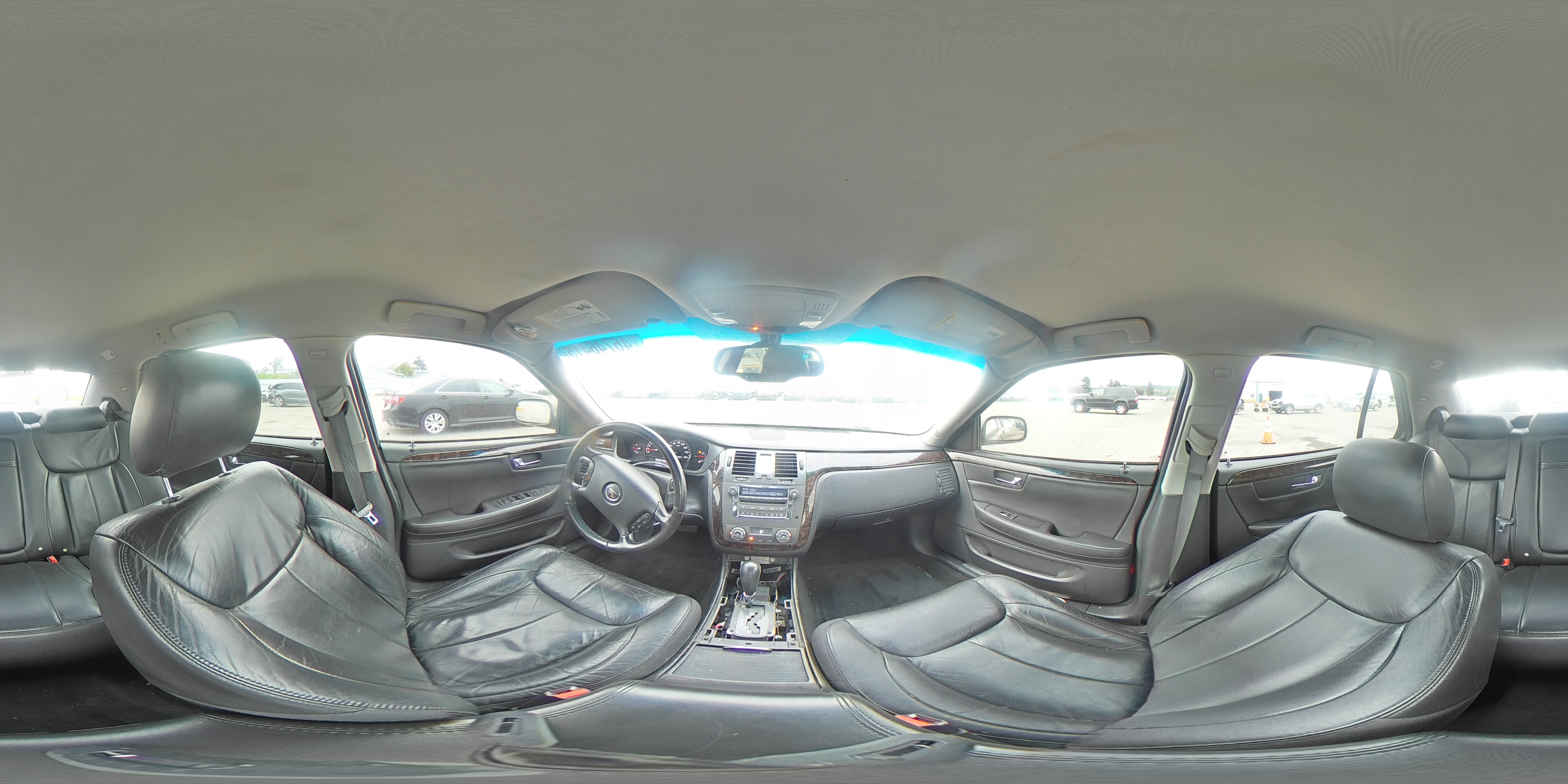 2010 Cadillac DTS - Image 13