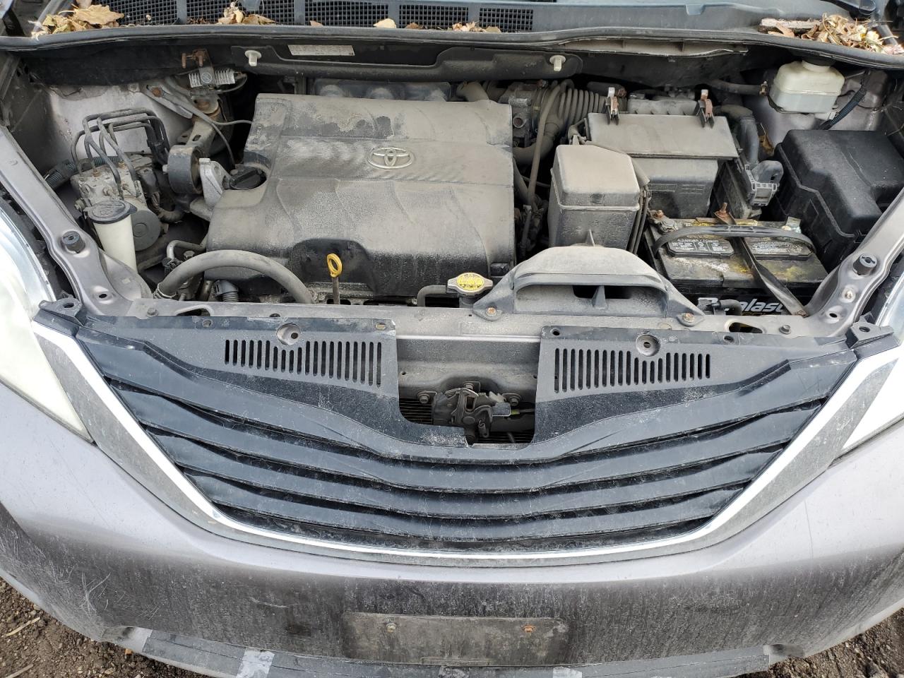 2011 Toyota Sienna - Image 12