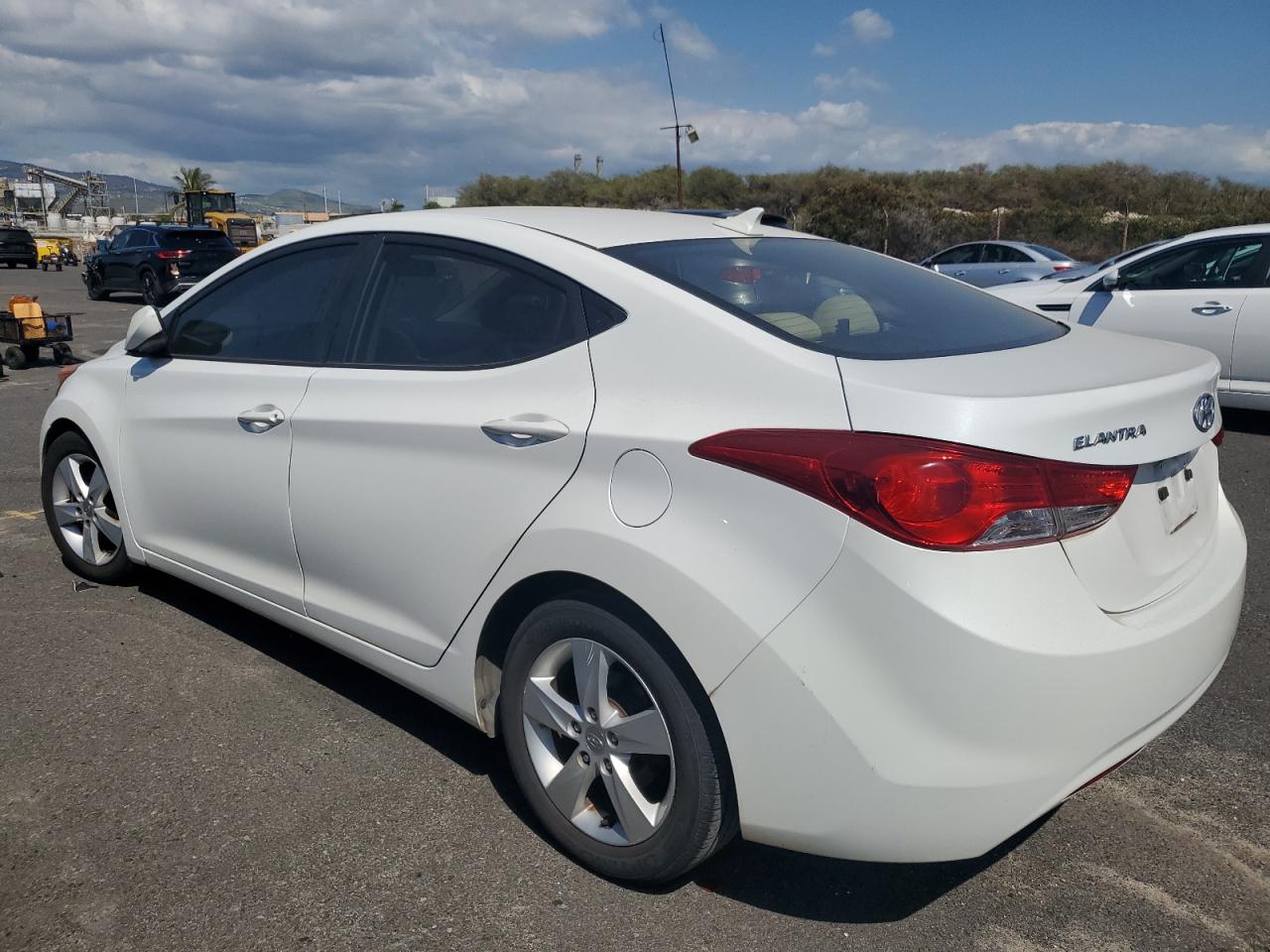 2013 Hyundai Elantra - Image 2