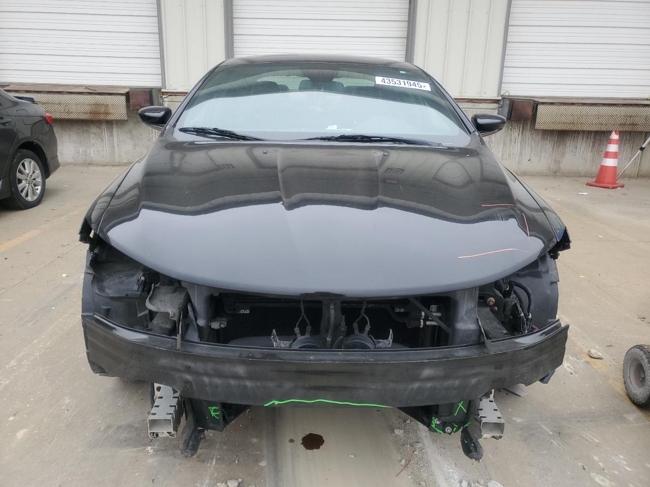2016 Chrysler 200 - Image 5