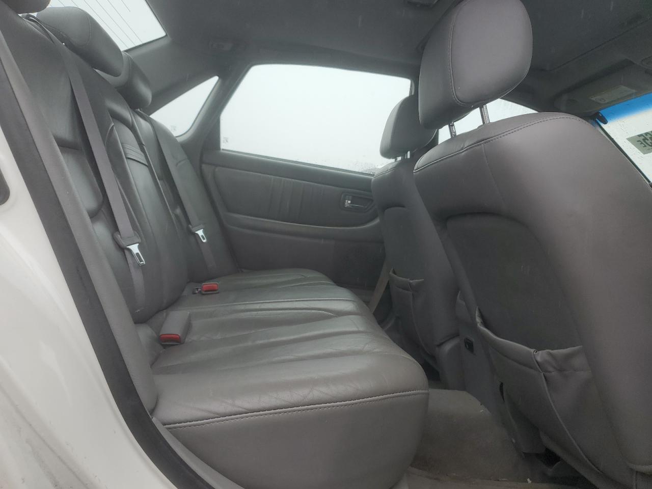 2002 Toyota Avalon - Image 11