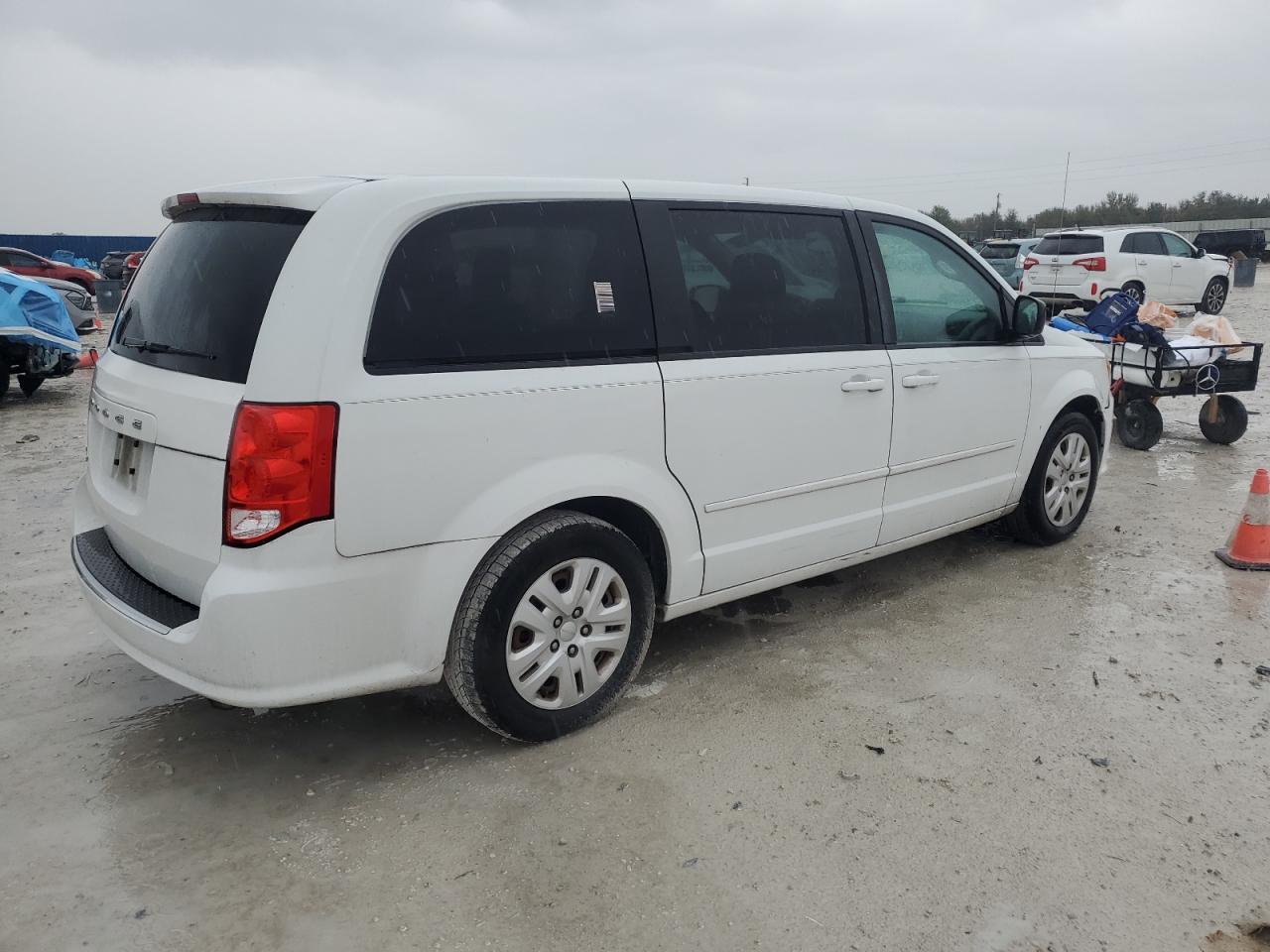 2015 Dodge Caravan - Image 3