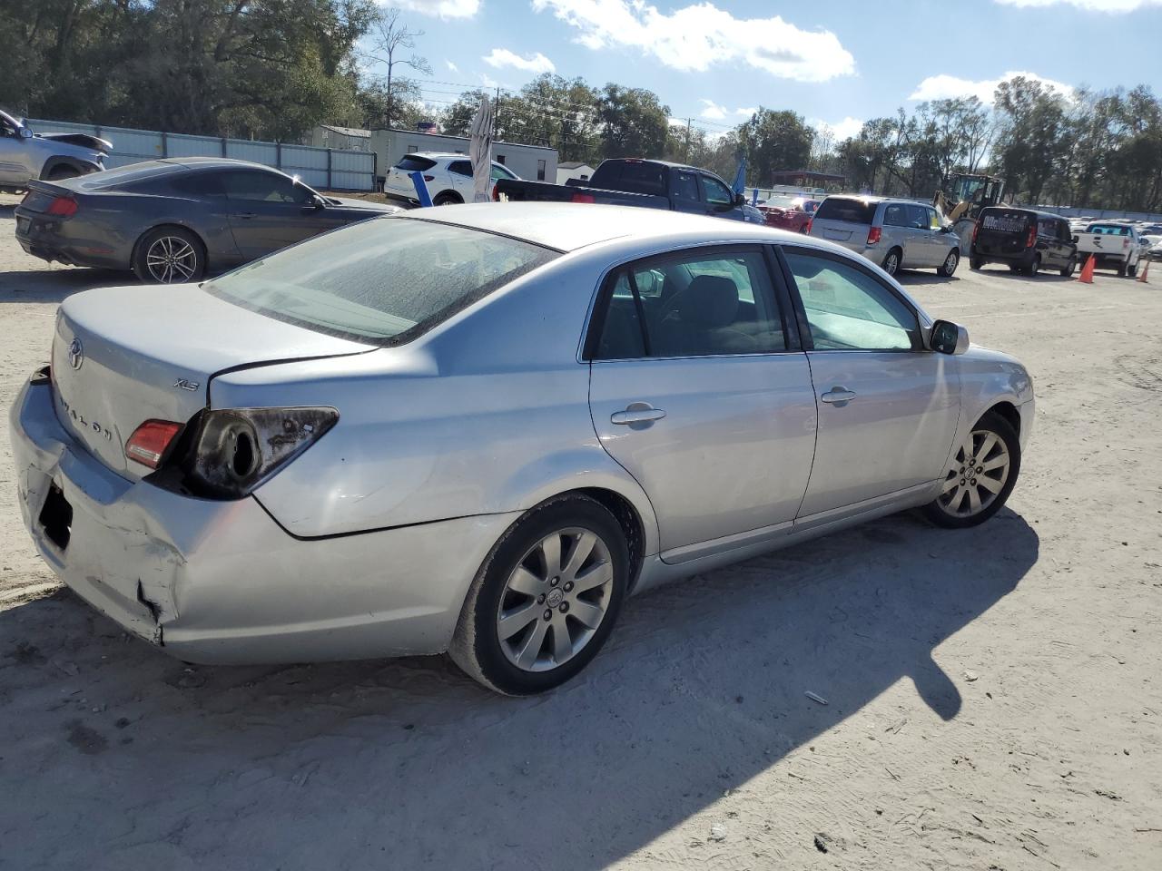 2007 Toyota Avalon - Image 3