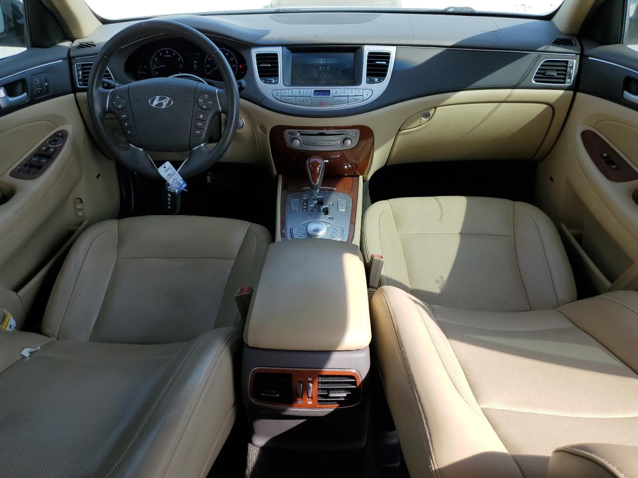 2013 Hyundai Genesis - Image 8