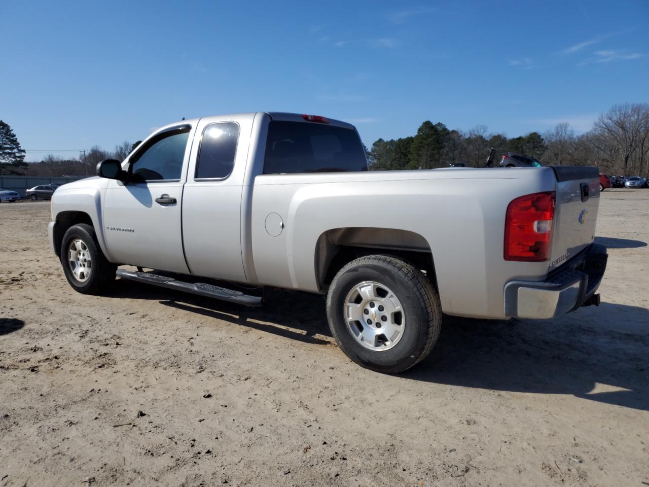 2007 Chevrolet Silverado - Image 2