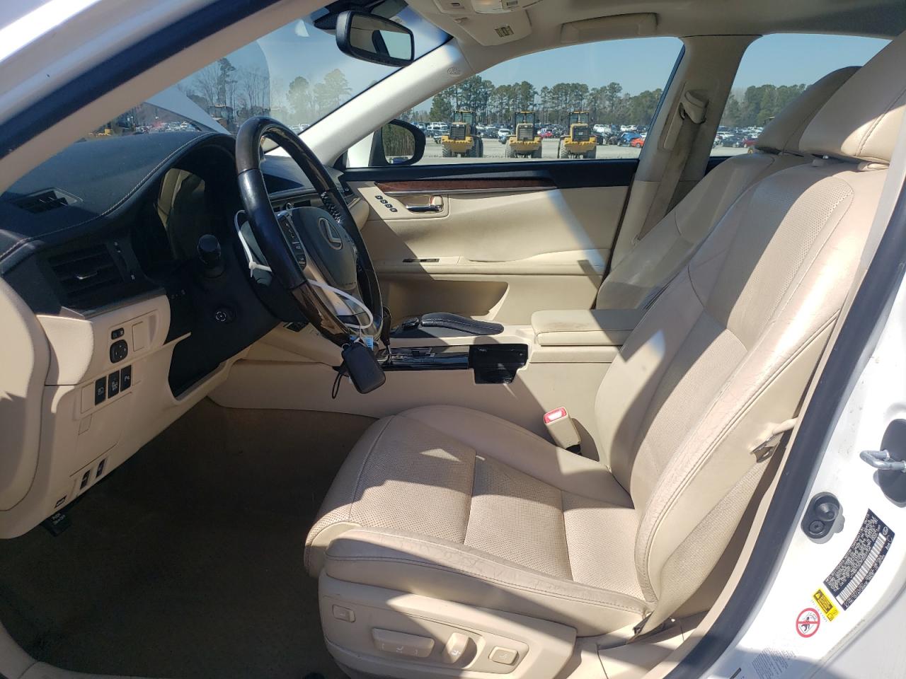 2015 Lexus ES - Image 7
