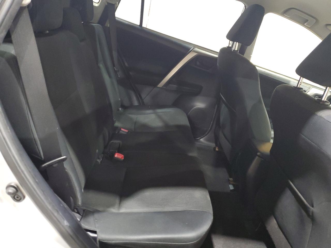 2015 Toyota RAV 4 - Image 11