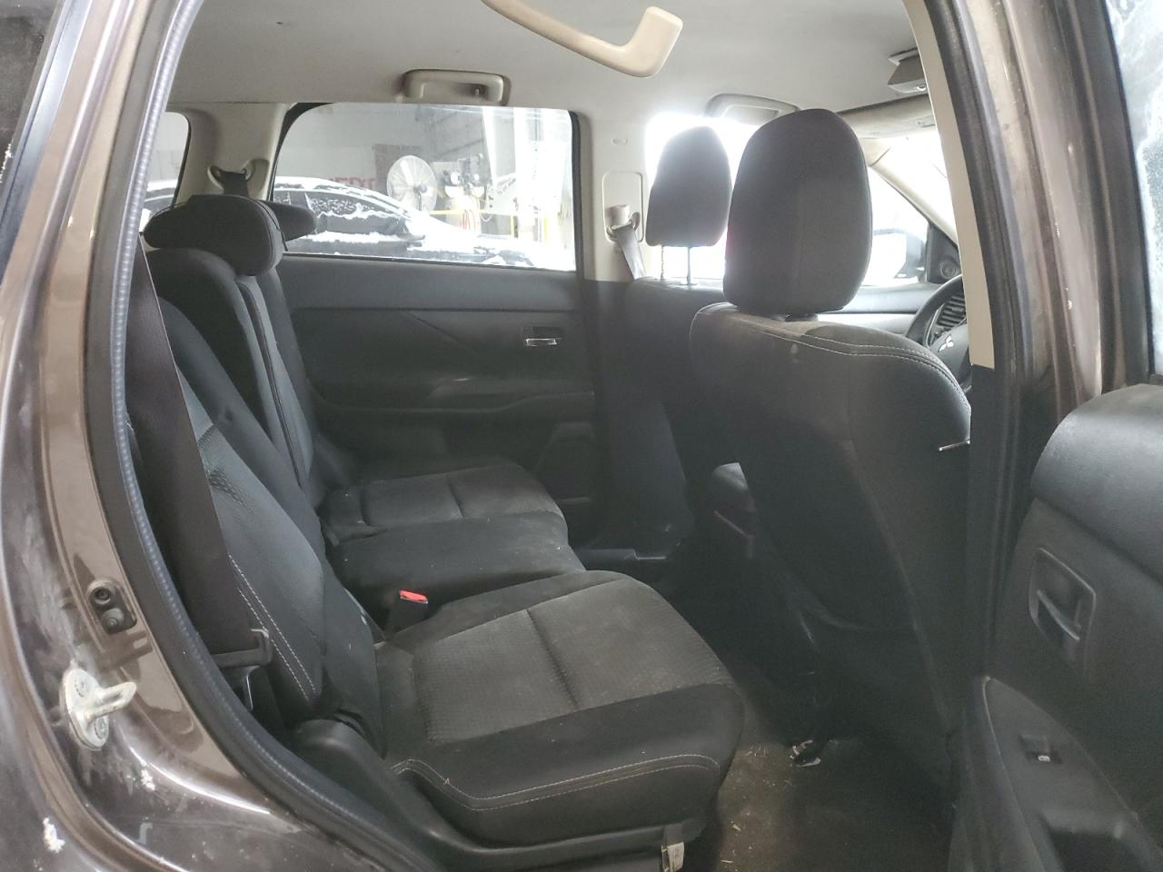 2018 Mitsubishi Outlander - Image 11