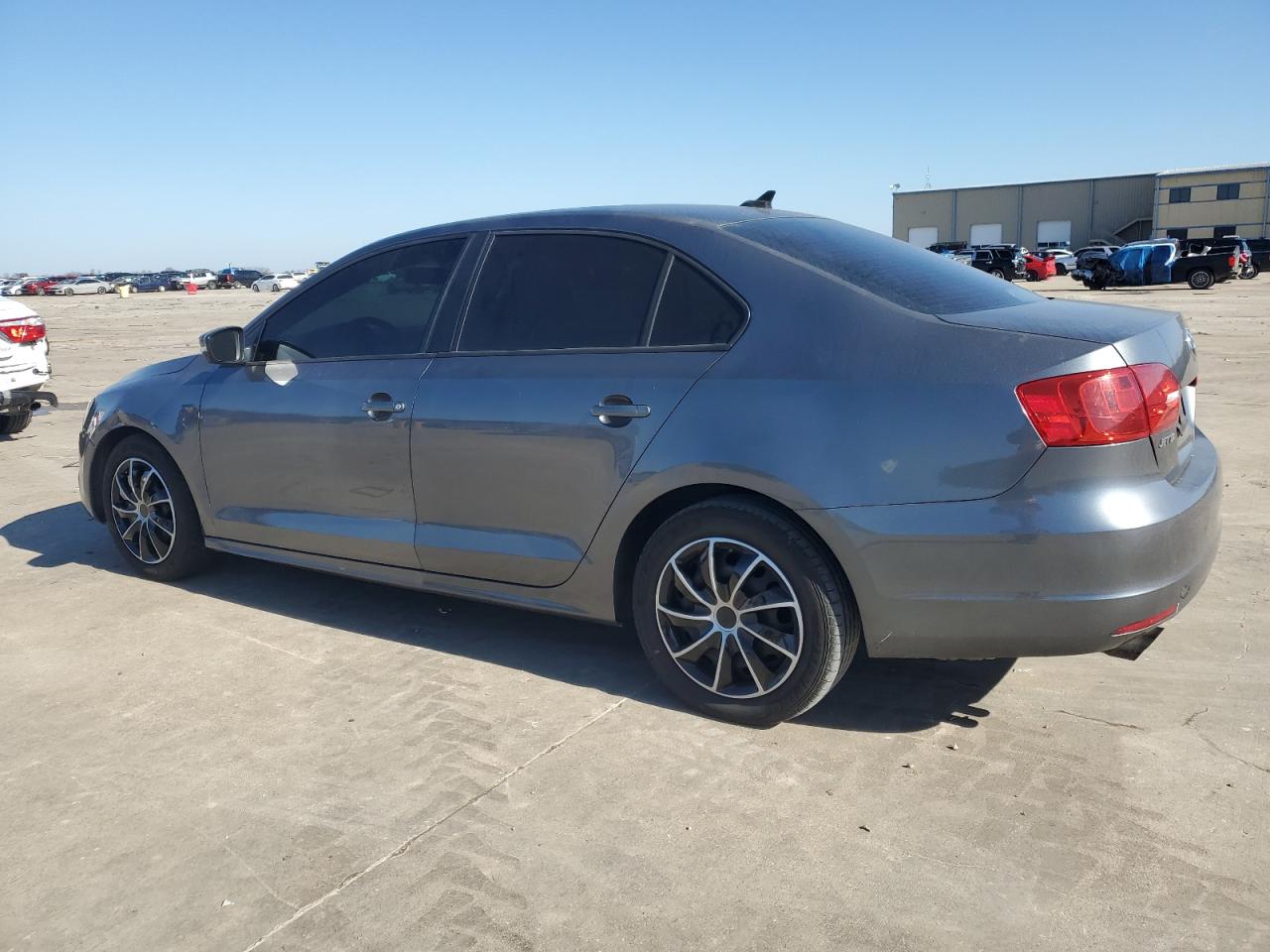 2014 Volkswagen Jetta - Image 2